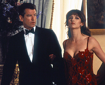 Pierce Brosnan with Sophe Marceau as Elektra King in The World Is Not Enough (1999)