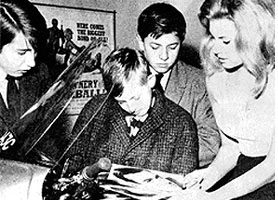 Graham Rye and friends meet Mollie Peters 1965