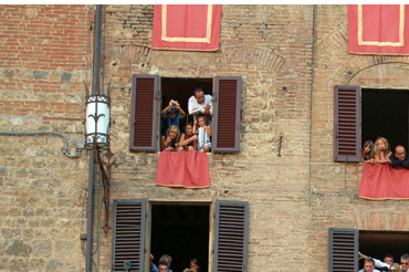 Daniel Craig watches the shooting of Quantum of Solace in Siena