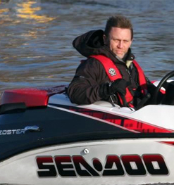 Daniel Craig takes part in speedboat chase rehearsals