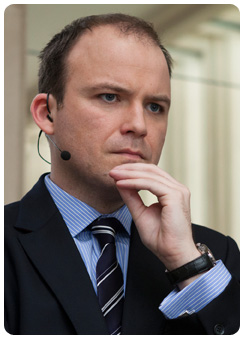 Bill Tanner played by Rory Kinnear