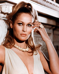 Vesper Lynd (Ursula Andress)