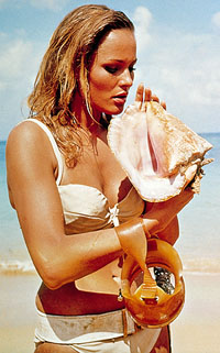 Honey Ryder (Ursula Andress)