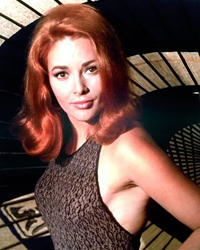 Helga Brandt (Karin Dor)