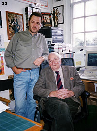 DESMOND LLEWELYN visits the 007 MAGAZINE offices - CLICK FOR LARGER IMAGE