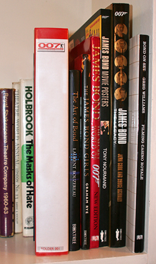 007 MAGAZINE OnLine folder on bookshelf