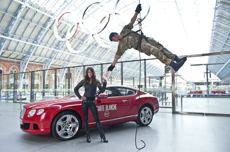 Royal Marine Commando abseils to deliver the first copy of CARTE BLANCHE at St Pancras International