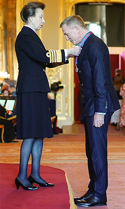 Daniel Craig is awarded CMG in investiture ceremony at Windsor Castle