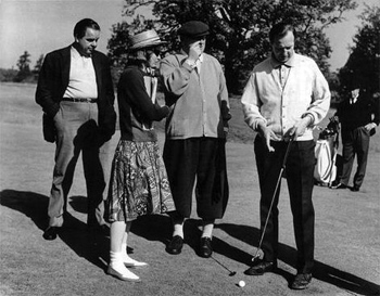 James Bond producer Albert R. Broccoli, Nikki van der Zyl, Gert Frobe, director Guy Hamilton and Harold Sakata on location at Stoke Poges golf course Goldfinger (1964)