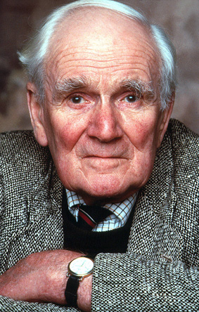 Desmond Llewelyn as Q in GoldenEye (1995)