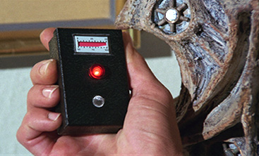 Bug detector Live And Let Die (1973)
