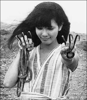 Kissy (Mie Hama) on location in Japan You Only Live Twice (1967)