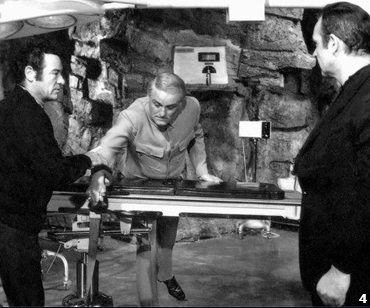 Stunt co-ordinator Bob Simmons with Charles Gray and Sean Connery